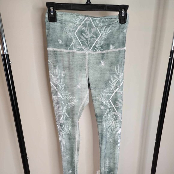 Yoga Democracy -Pure Sage Printed Yoga Leggings- S - Picture 8 of 15